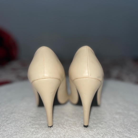 Woman Shoes Nude Pumps - Picture 3 of 3